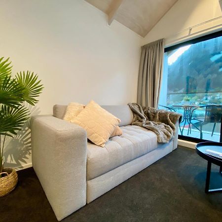 Modern 2-Bedroom Apartment 7-Mins Walk To Куийнстаун Екстериор снимка