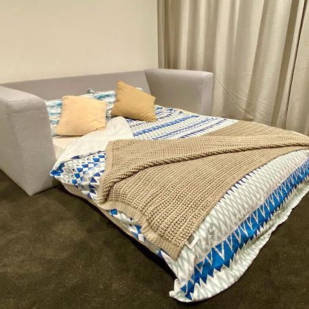 Modern 2-Bedroom Apartment 7-Mins Walk To Куийнстаун Екстериор снимка