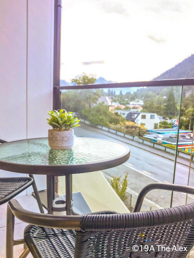 Modern 2-Bedroom Apartment 7-Mins Walk To Куийнстаун Екстериор снимка
