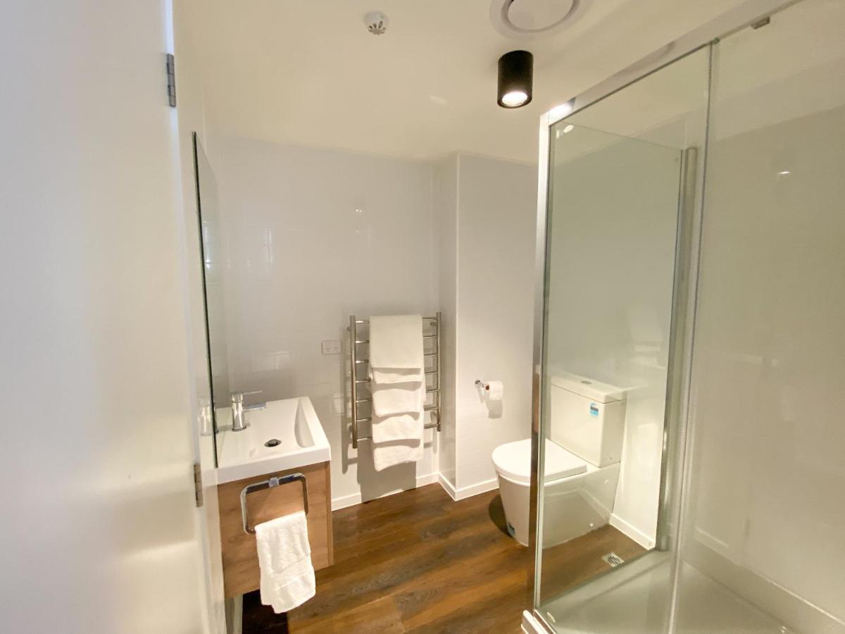 Modern 2-Bedroom Apartment 7-Mins Walk To Куийнстаун Екстериор снимка